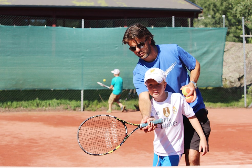 Tenniscamp for barn og ungdom i sommerferien!